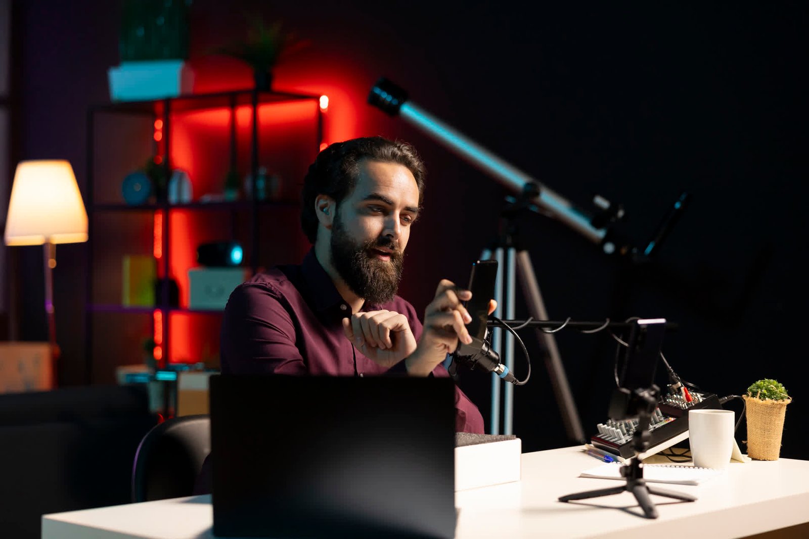 Influencer reviewing a smartphone for social media followers, representing Digital Omnicon's influencer marketing services